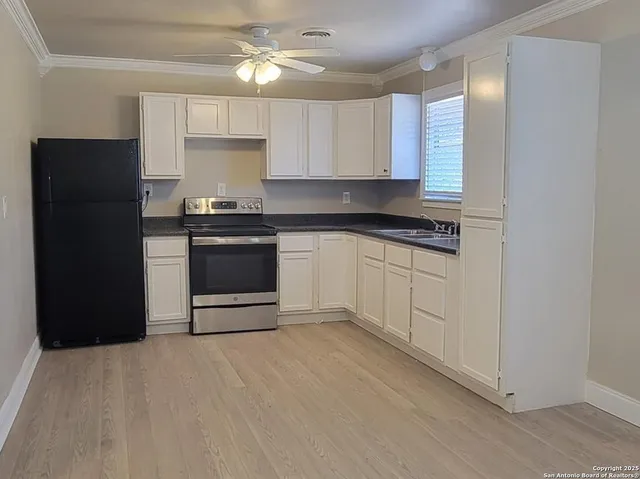 $202,500 | 302 East Byrd Boulevard, Universal City, TX 78148