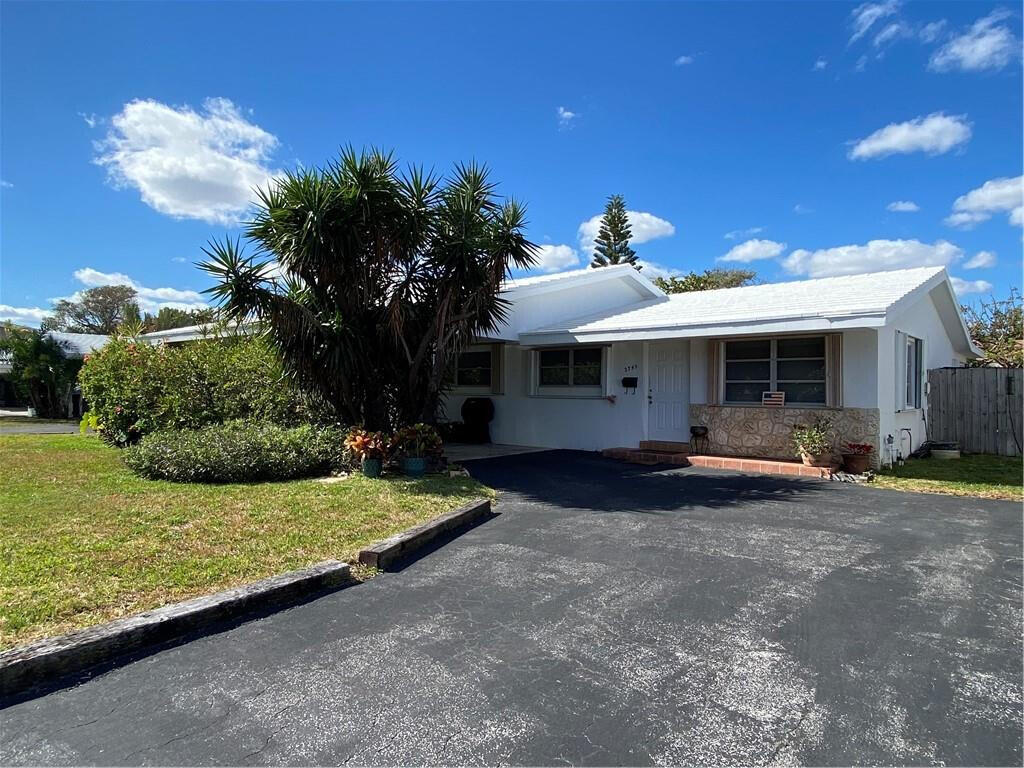 2741-2745 Northeast 30th Avenue Lighthouse Point, FL 33064 - Photo 3 of 18 2745 NE 30 Ave