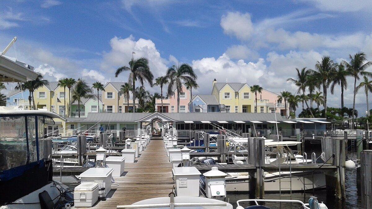 2741-2745 Northeast 30th Avenue Lighthouse Point, FL 33064 - Photo 5 of 18 LHP - yes-a-great-marina-view