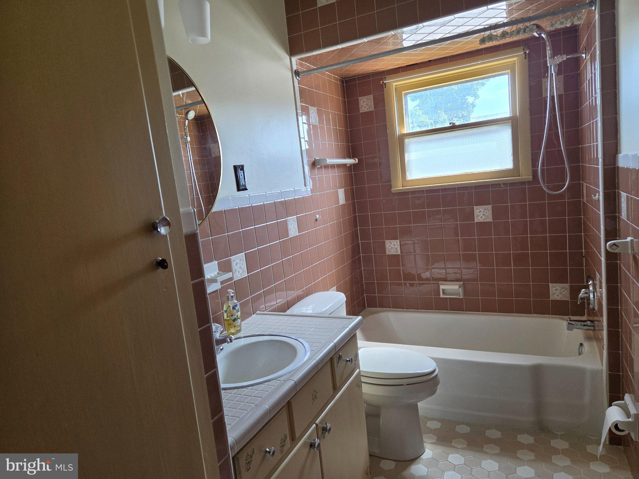 14 East Evesham Road Glendora, NJ 08029 - Photo 8 of 13 Bath with linen closet and laundry shoot