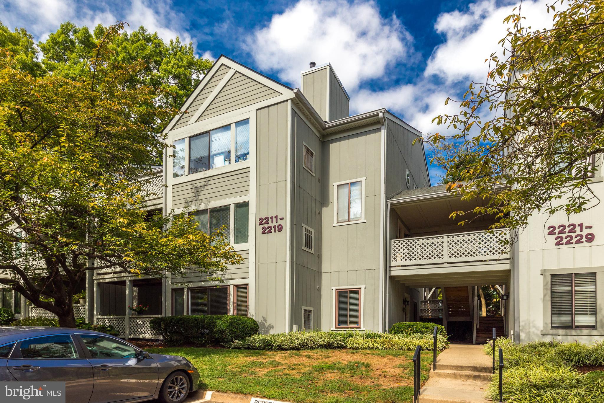 2213 Hunter's Run Drive, Unit 2213 Reston, VA 20191 - Photo 5 of 28 Gallery Image 5