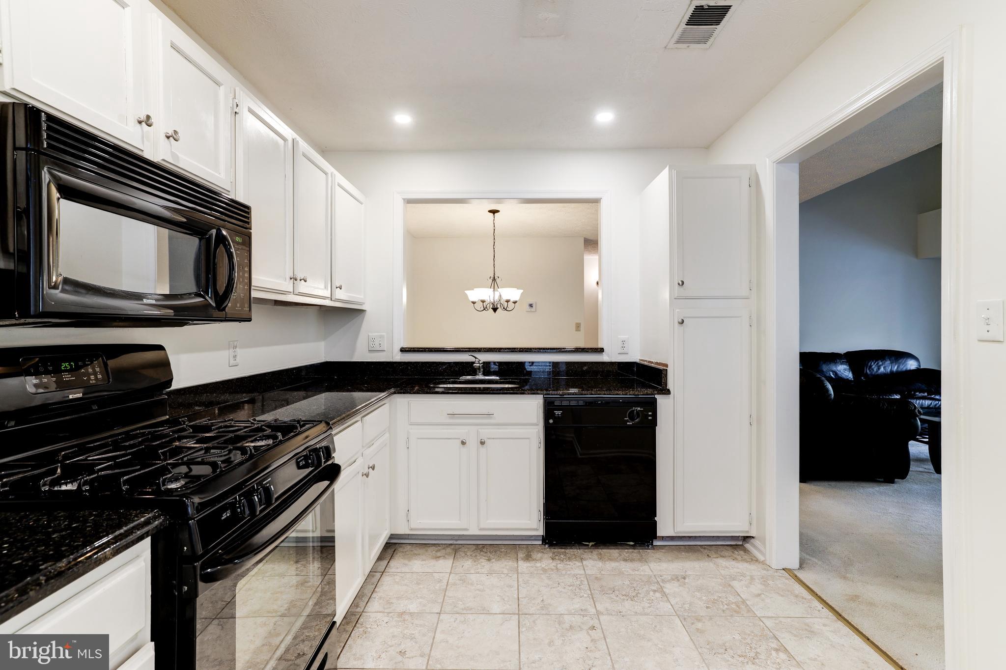 2213 Hunter's Run Drive, Unit 2213 Reston, VA 20191 - Photo 8 of 28 Gallery Image 8