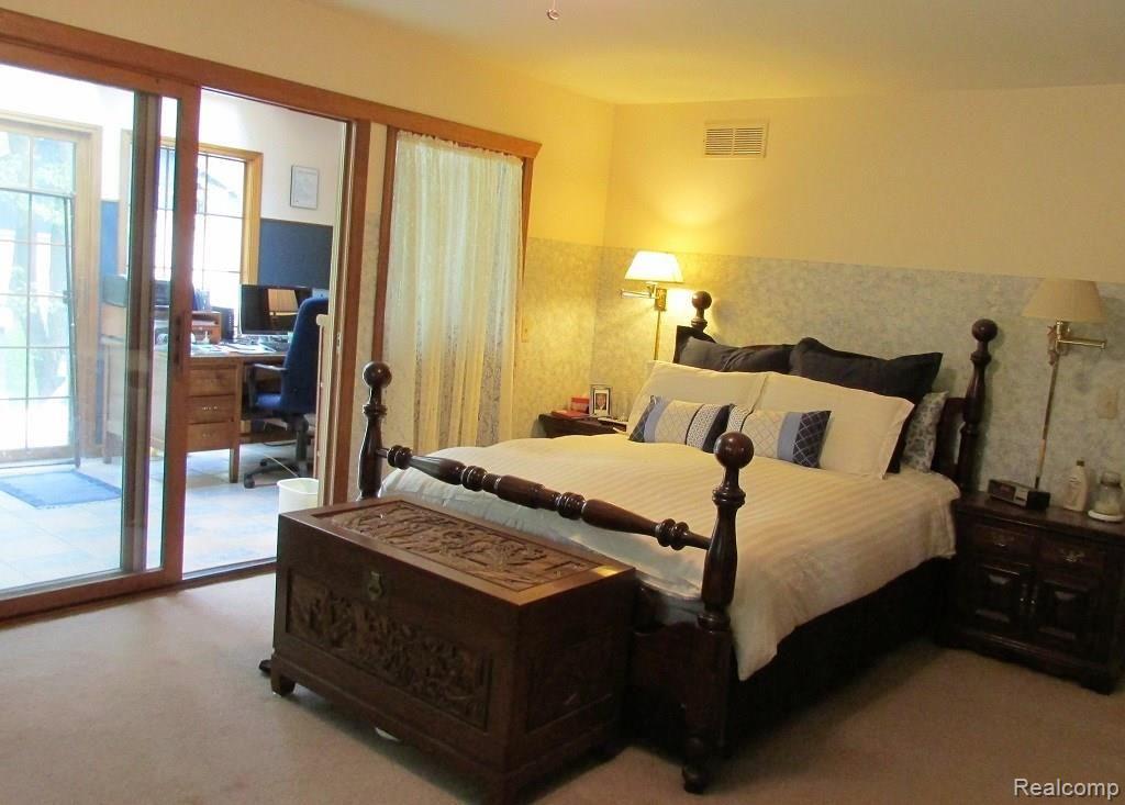 2846 Fenton Road Hartland, MI 48353 - Photo 15 of 33 Master Bedrrom