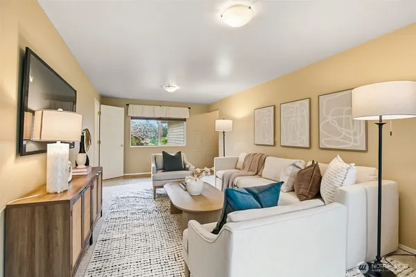 $750,000 | 17630 Larch Way, Lynnwood, WA 98037