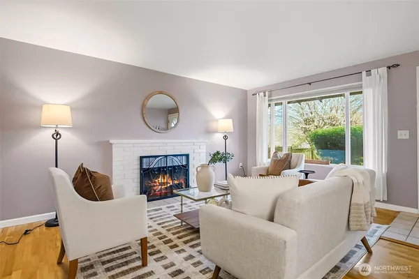 $750,000 | 17630 Larch Way, Lynnwood, WA 98037