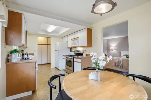 $750,000 | 17630 Larch Way, Lynnwood, WA 98037
