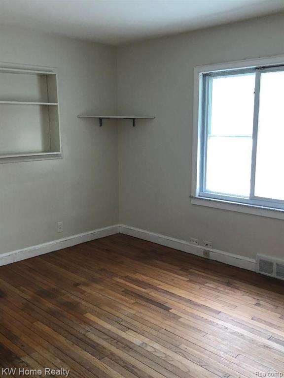 21722 Greenview Road Southfield, MI 48075 - Photo 8 of 14
