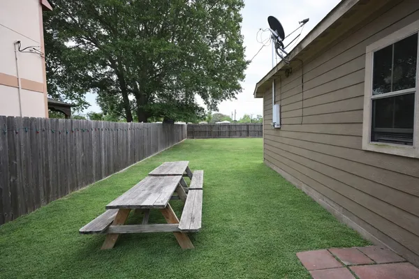 $1,800 | 250 7th Street, Hempstead, TX 77445