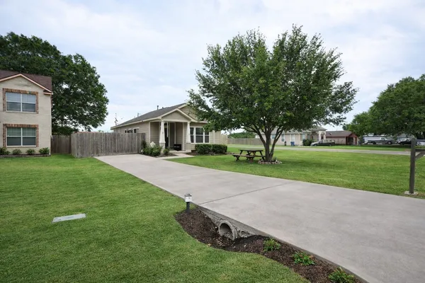 $1,800 | 250 7th Street, Hempstead, TX 77445
