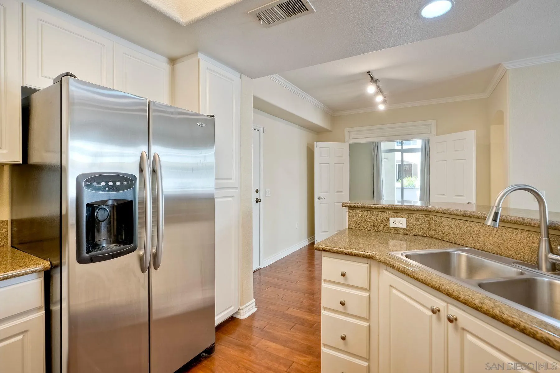 9253 Regents Road, Unit A110 La Jolla, CA 92037 - Photo 6 of 36