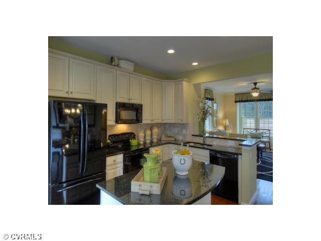 13367 Diamond Ridge Drive, Unit E Midlothian, VA 23112 - Photo 4 of 11 Kitchen - COUNTRY KITCHEN