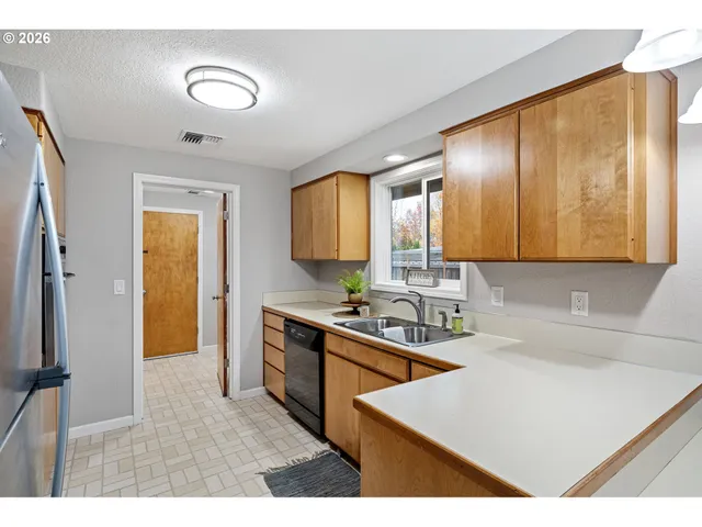 $479,500 | 2785 Alyndale Drive, Eugene, OR 97404