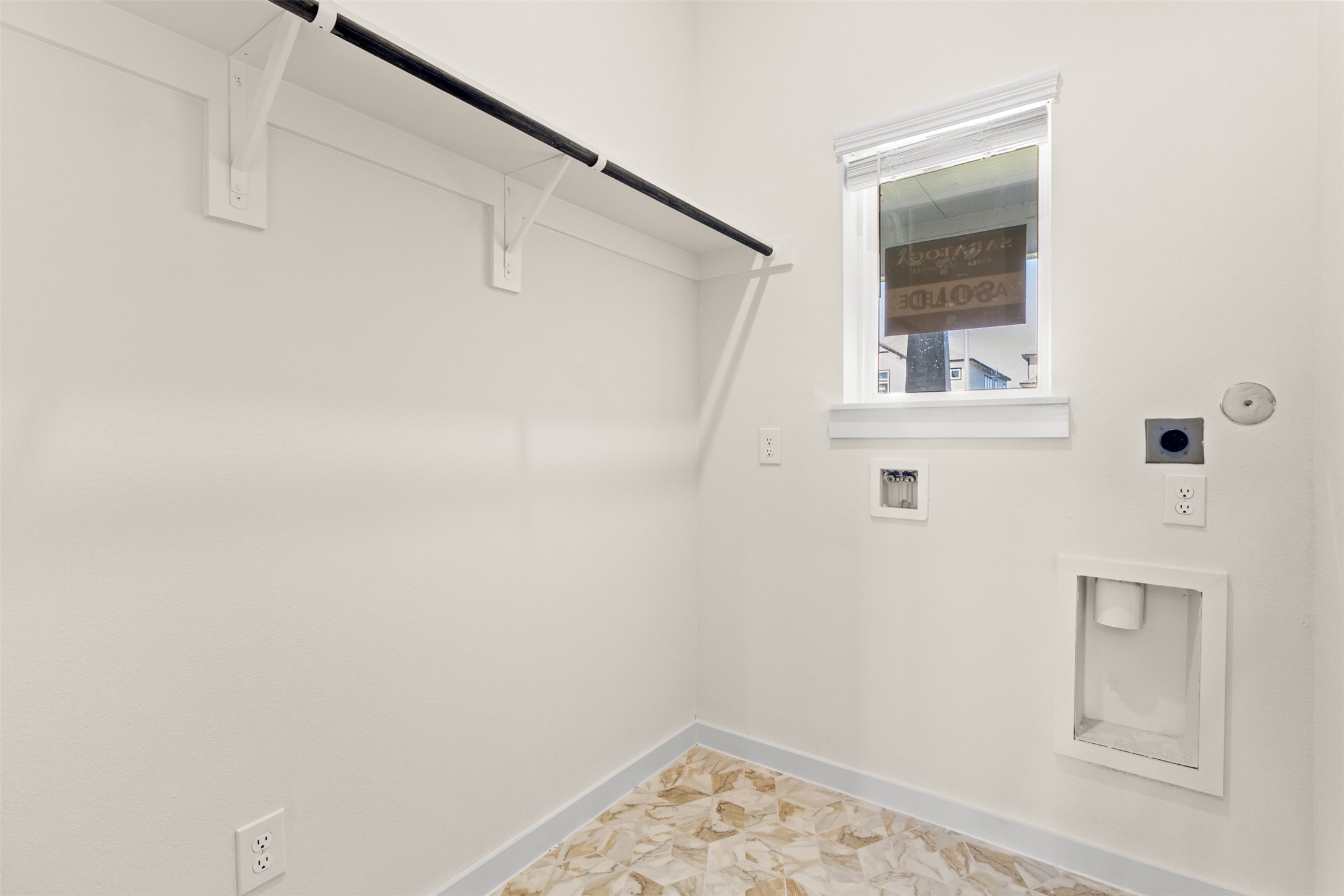 6643 Escondido Drive Rosharon, TX 77583 - Photo 20 of 25 a view of small space with wooden floor and white walls