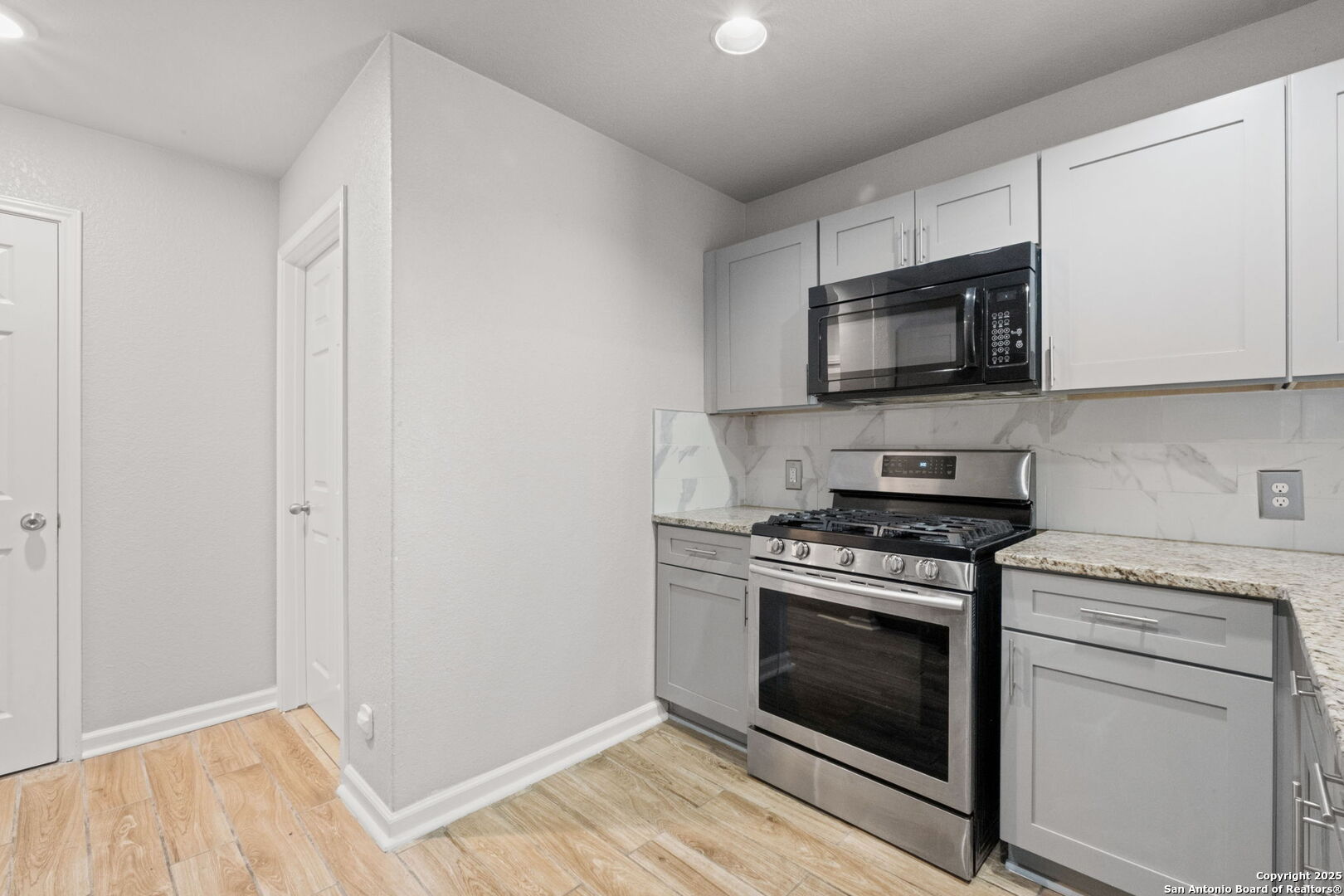 2326 Camberly Converse, TX 78109 - Photo 10 of 26