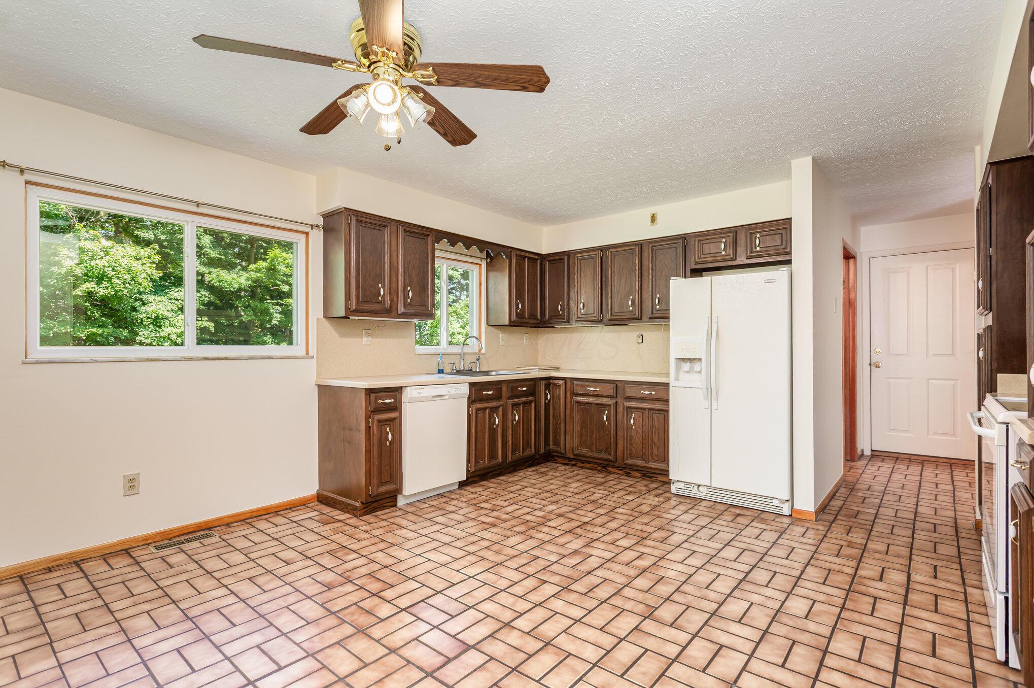 5345 Raccoon Run Road Johnstown, OH 43031 - Photo 8 of 21 Kitchen