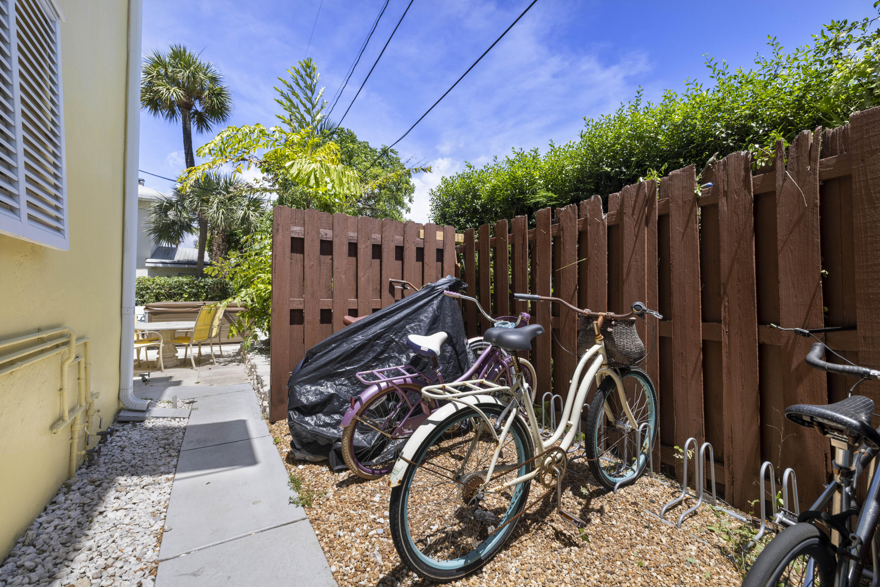 172 North County Road, Unit 5 Palm Beach, FL 33480 - Photo 13 of 26 Yard