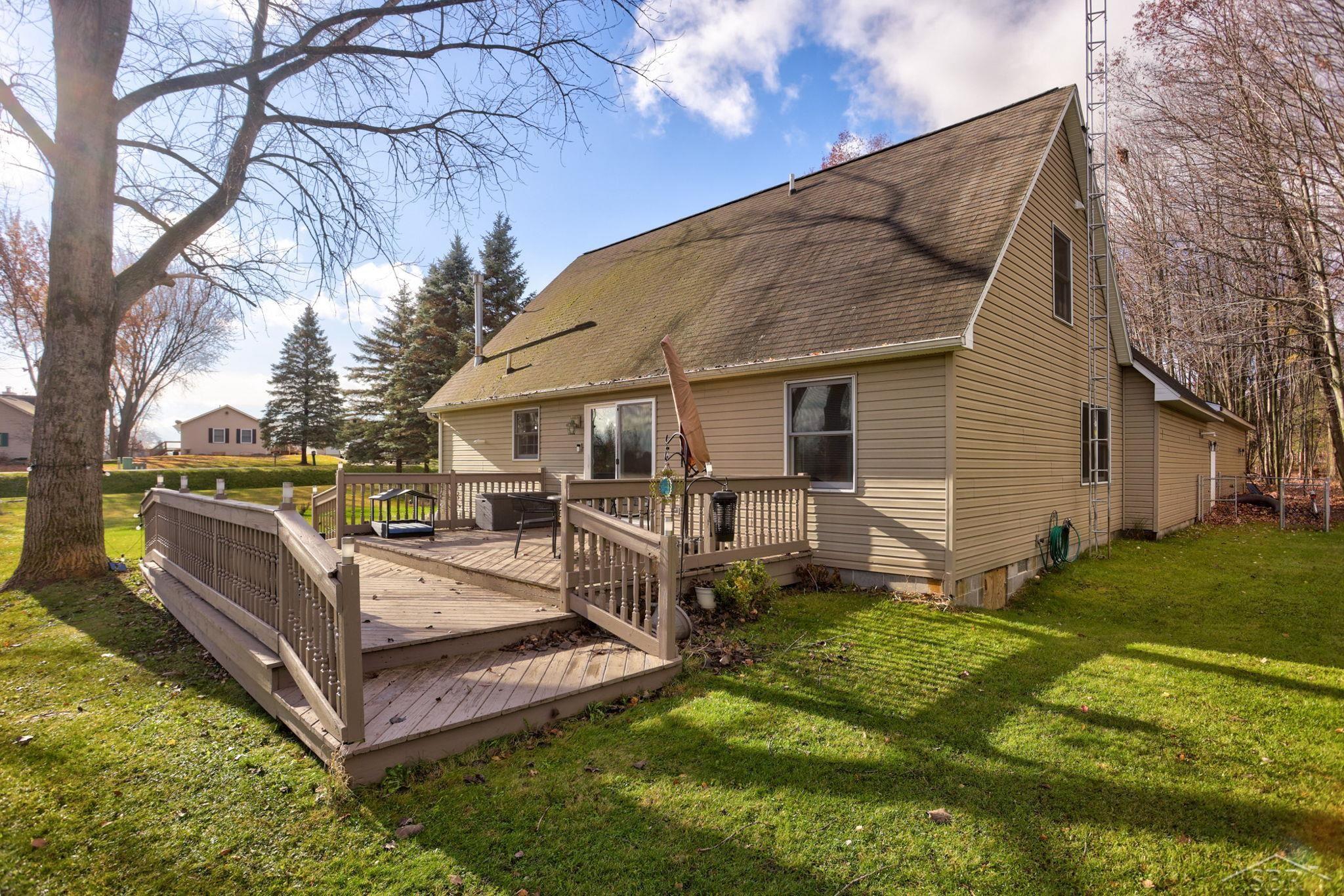 2122 Heather Way Gladwin, MI 48624 - Photo 37 of 43