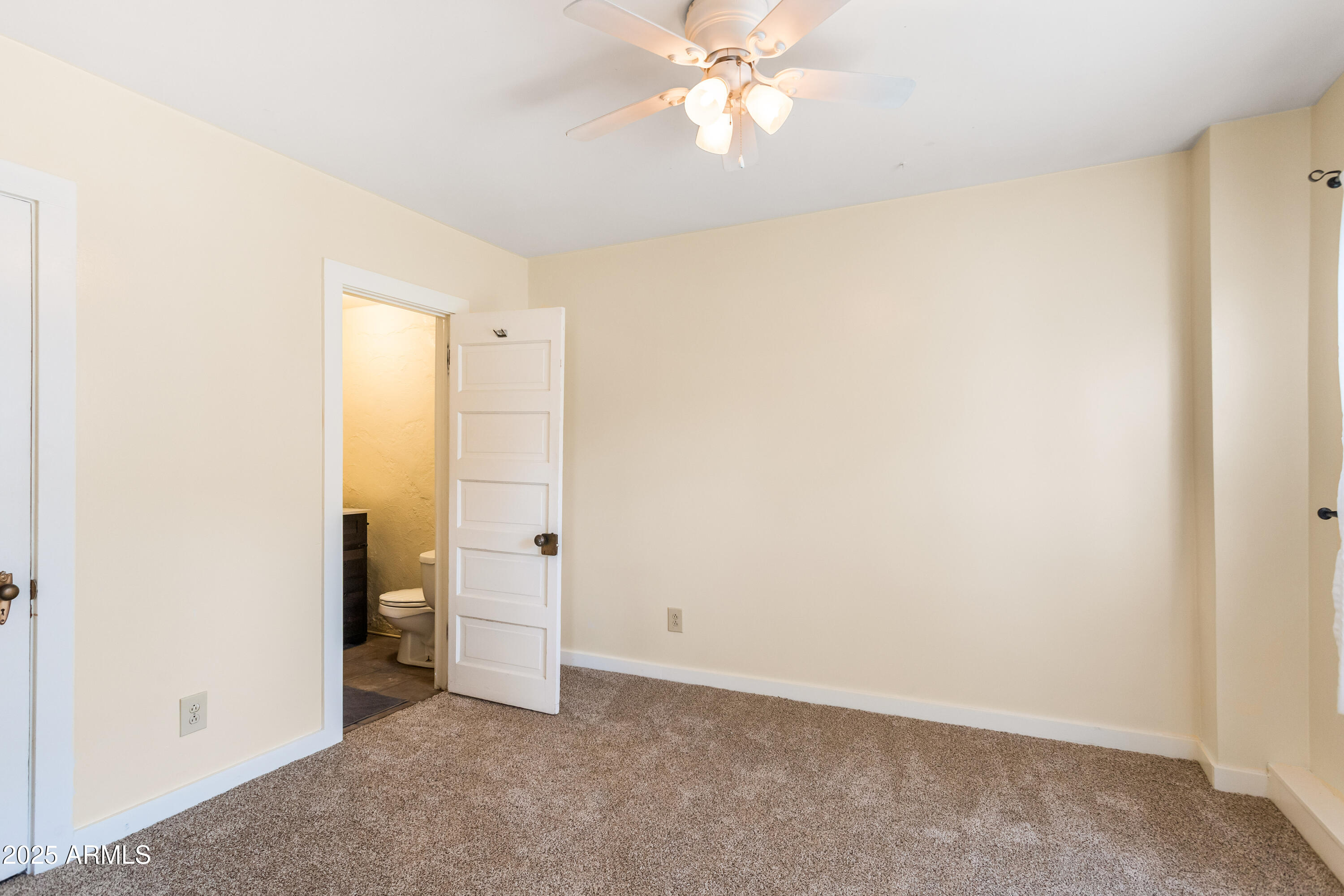 428 Brophy Avenue, Unit D Bisbee, AZ 85603 - Photo 36 of 40 an empty room with a bathroom