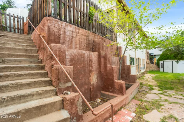a view of entryway with a front door