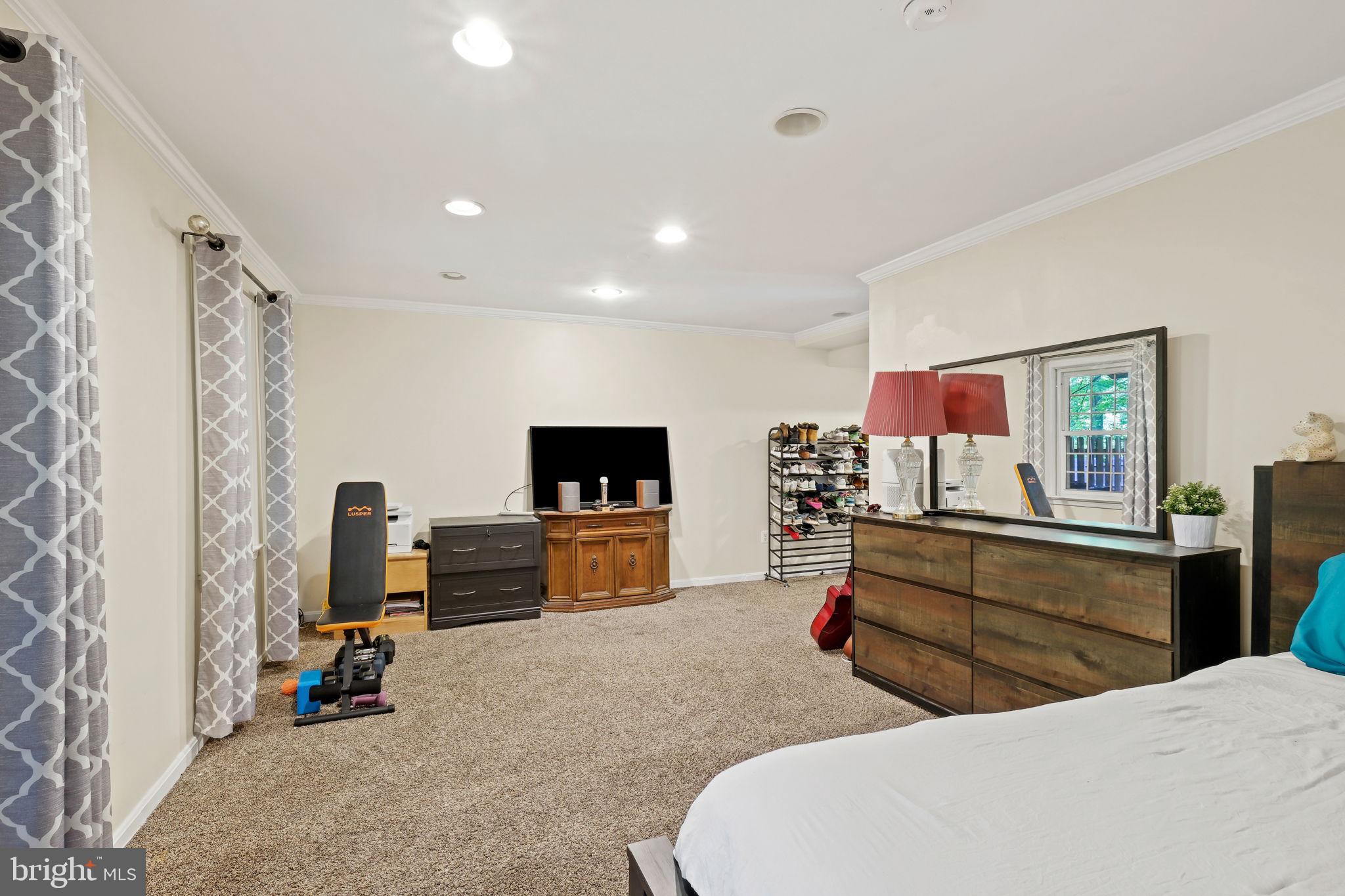7344 Greentree Road Bethesda, MD 20817 - Photo 24 of 33