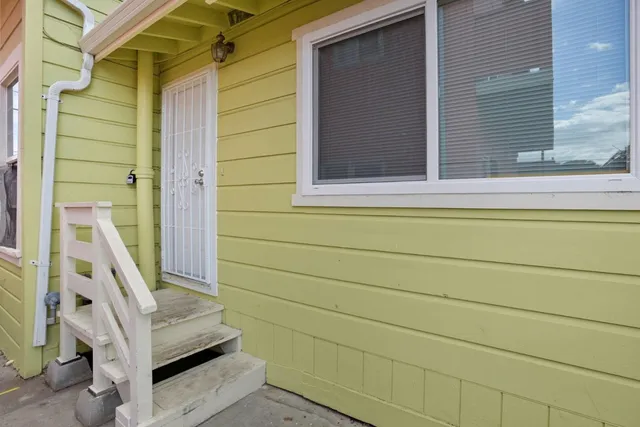 a view of entryway with a front door