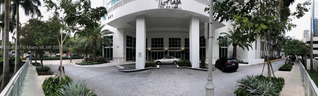 951 Brickell Avenue, Unit 2405 Miami, FL 33131 - Photo 31 of 38 a view of a house with backyard and sitting area