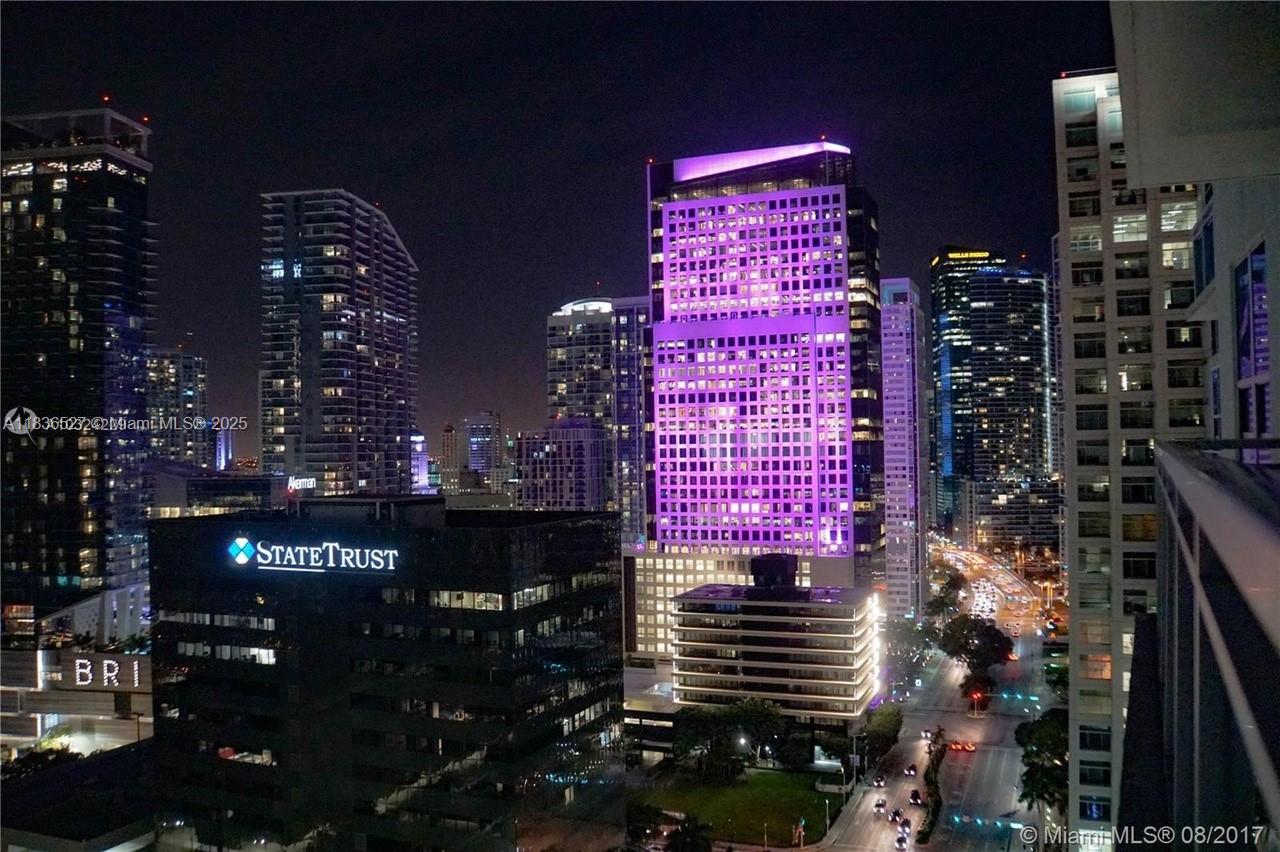 951 Brickell Avenue, Unit 2405 Miami, FL 33131 - Photo 32 of 38 a front view of a building