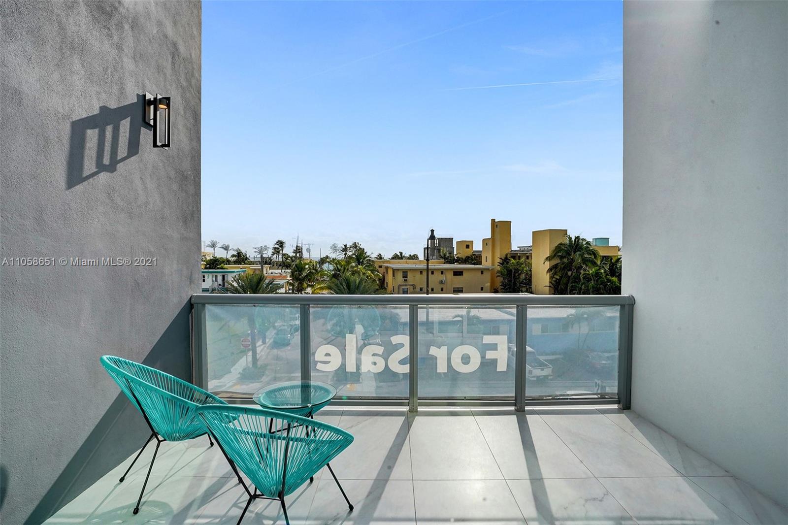 2870 North Ocean Drive Hollywood, FL 33019 - Photo 40 of 57 a balcony with table and chairs