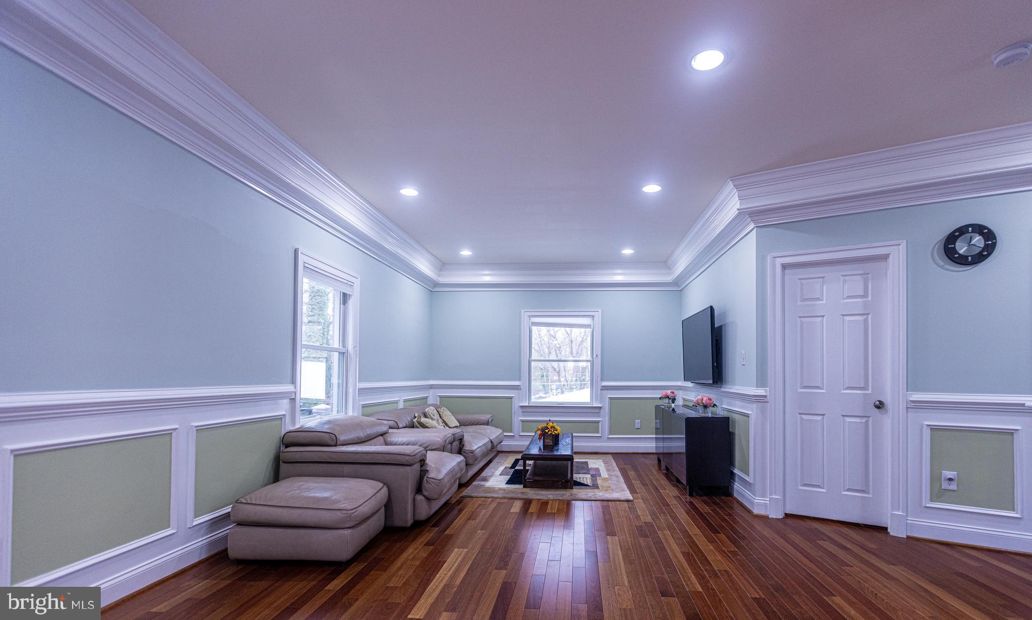 8535 Forest Street Annandale, VA 22003 - Photo 11 of 98 Main Floor Family Room