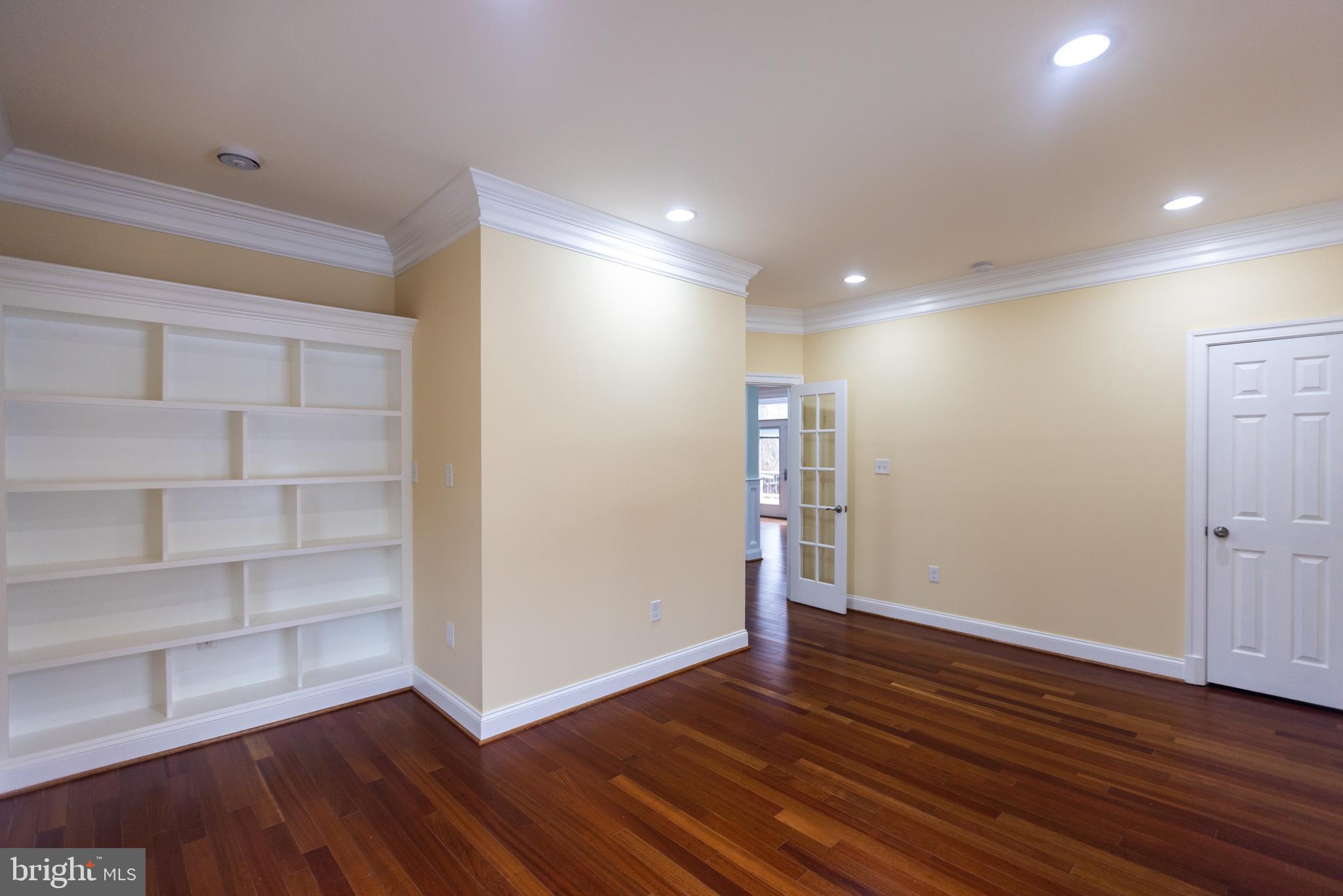 8535 Forest Street Annandale, VA 22003 - Photo 10 of 98 Library 2