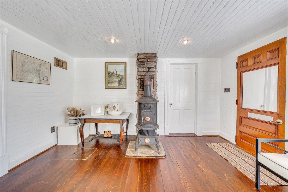 5297 Peaks Road Bedford, VA 24523 - Photo 9 of 68 08-MIB01997