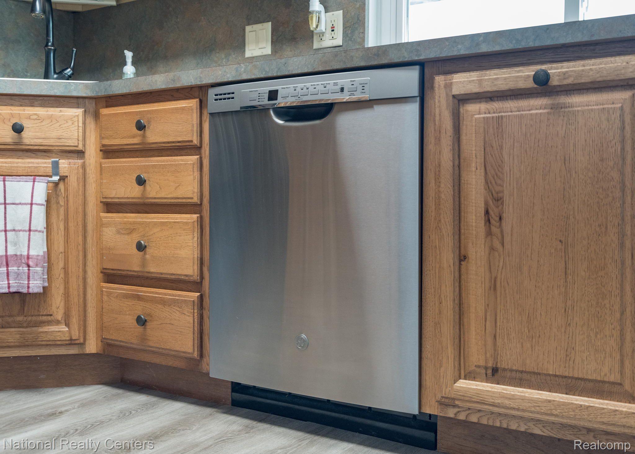 9112 Henry Ruff Road Livonia, MI 48150 - Photo 11 of 32 Gallery Image 11