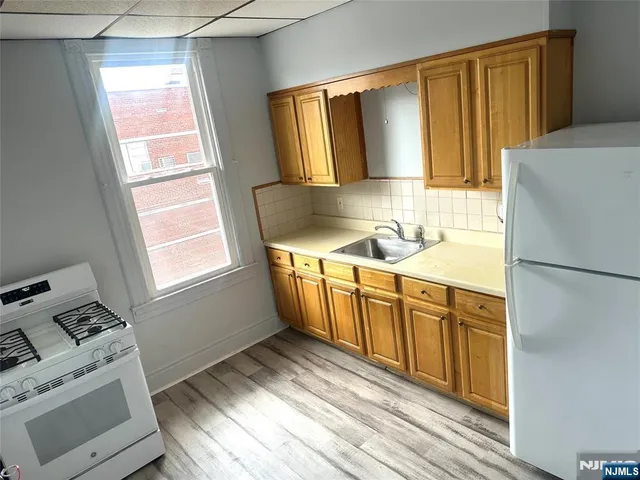 $2,100 | 217 Boulevard, Unit 2B, Hasbrouck Heights, NJ 07604