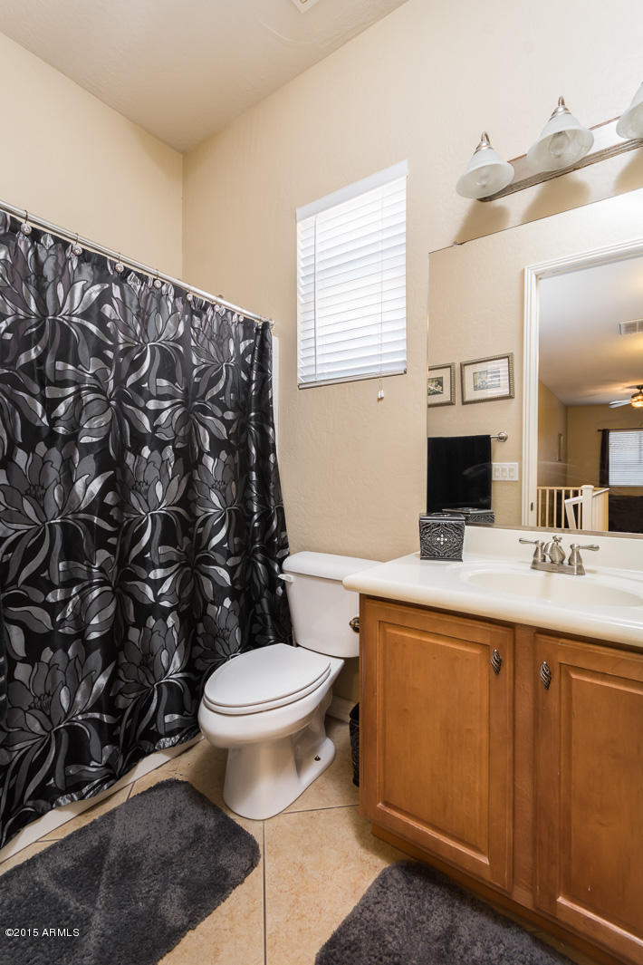 4911 West Apollo Road Laveen, AZ 85339 - Photo 23 of 25 Upstairs bath
