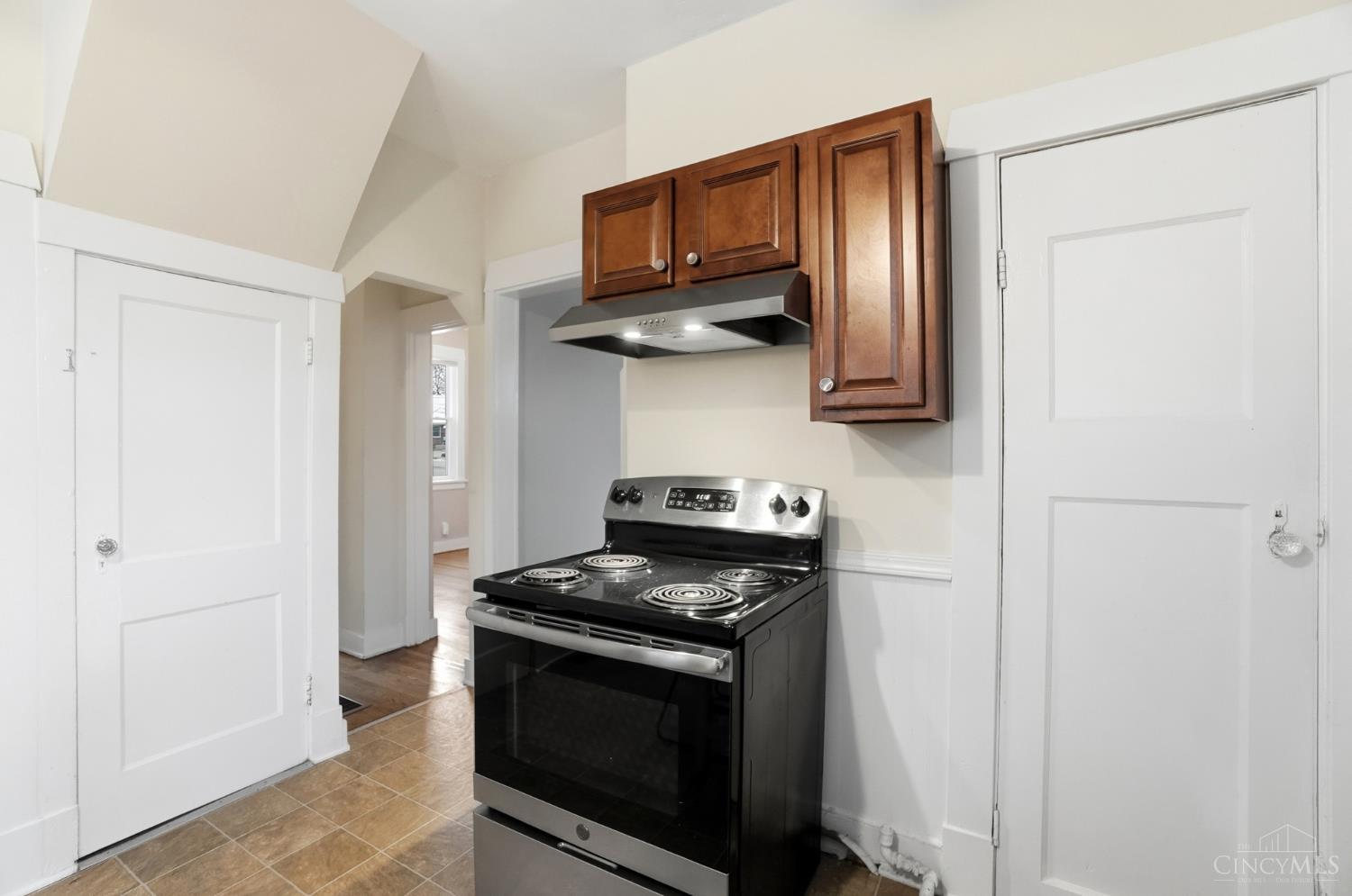 6518 Roe Street Cincinnati, OH 45227 - Photo 14 of 43 Gallery Image 14