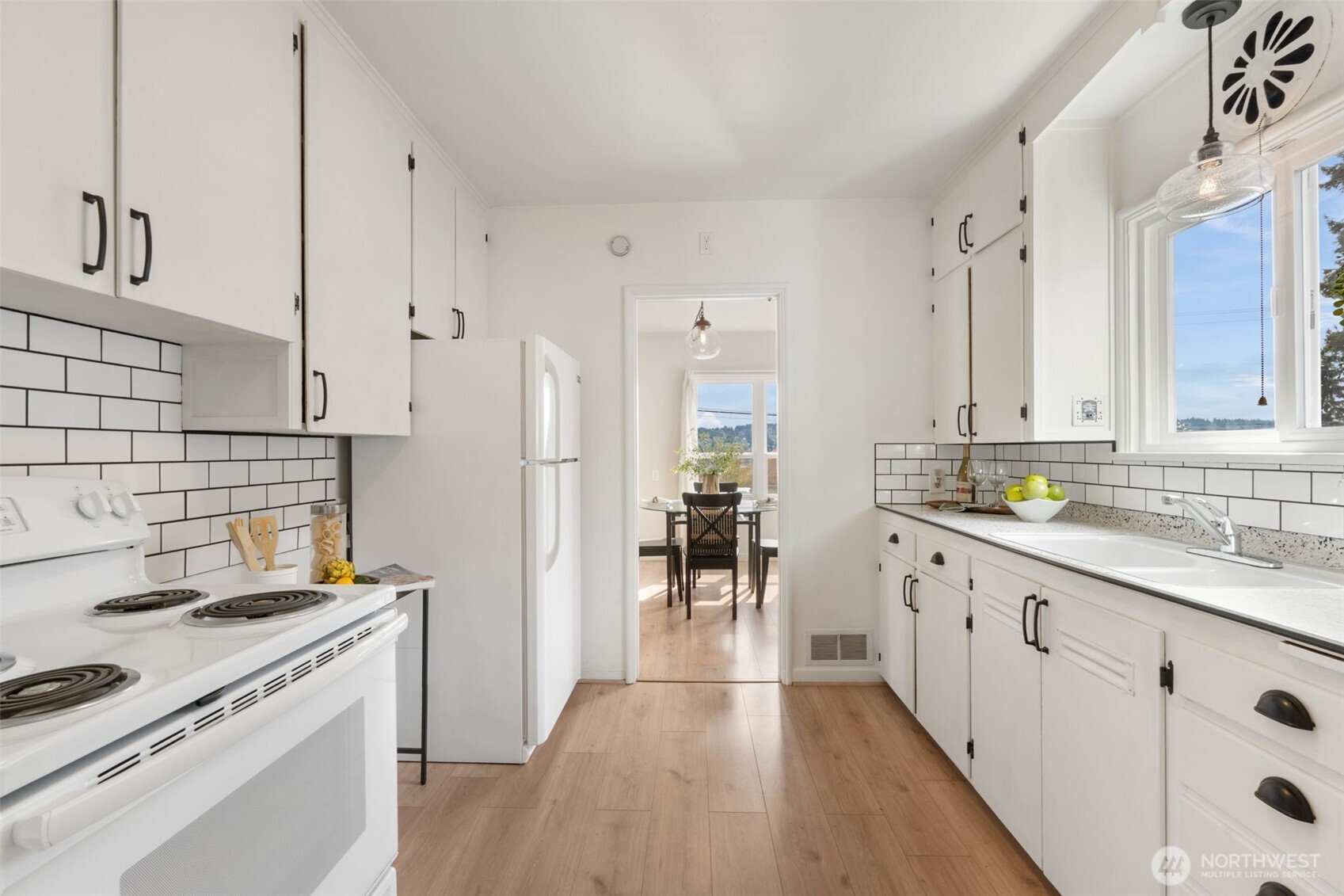 1137 Jacobsen Boulevard Bremerton, WA 98310 - Photo 14 of 38