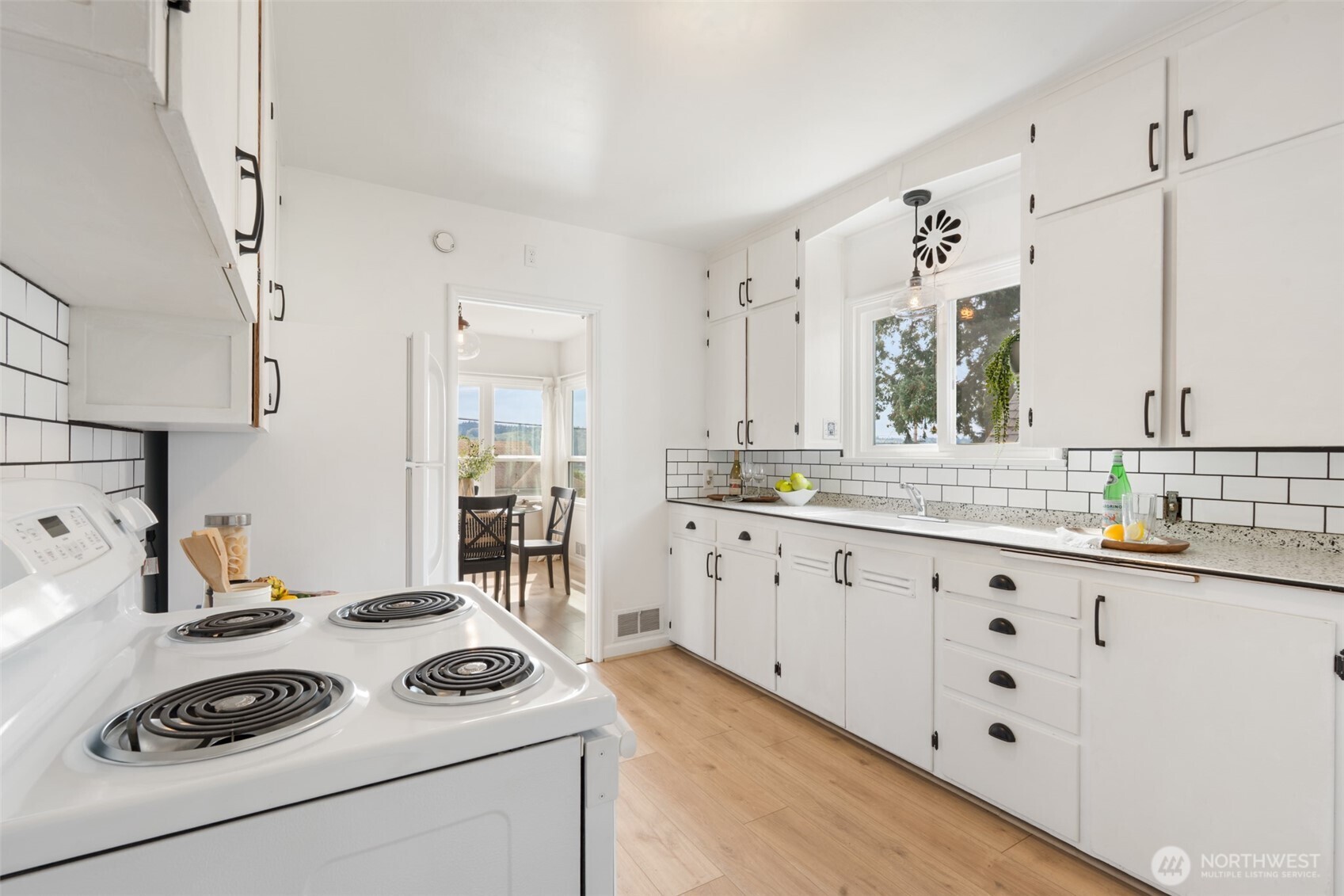 1137 Jacobsen Boulevard Bremerton, WA 98310 - Photo 15 of 38