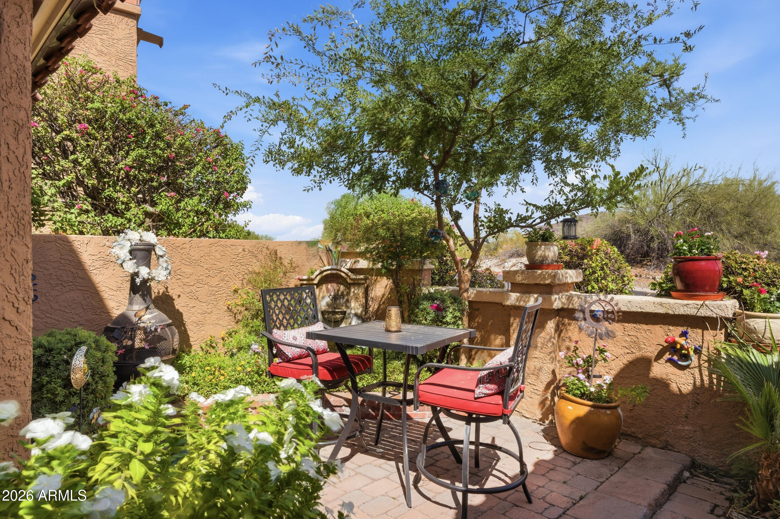 1036 East Shangri La Road Phoenix, AZ 85020 - Photo 3 of 58 Front Courtyard