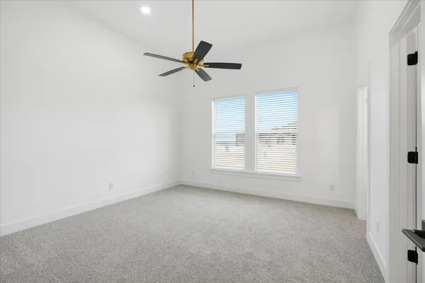 a view of entryway with an empty room