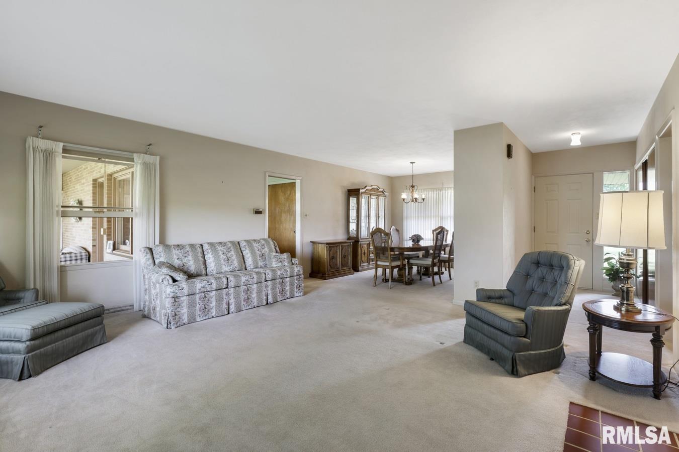 29663 Henry Road Girard, IL 62640 - Photo 4 of 39