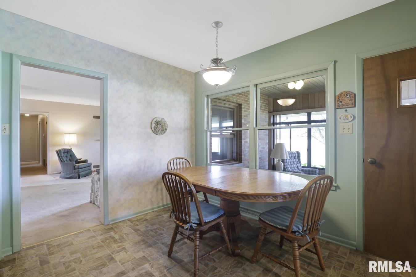 29663 Henry Road Girard, IL 62640 - Photo 8 of 39