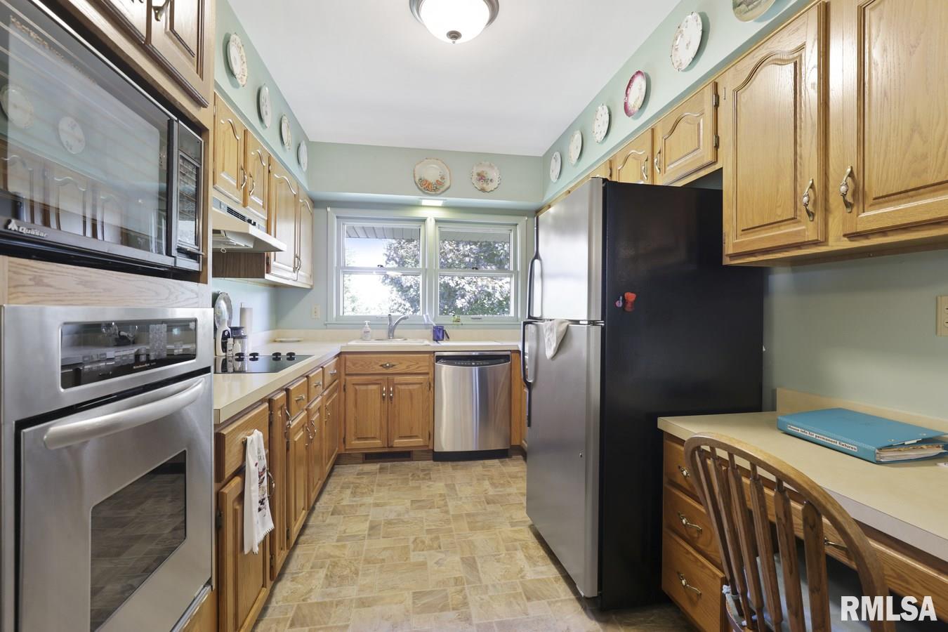 29663 Henry Road Girard, IL 62640 - Photo 9 of 39