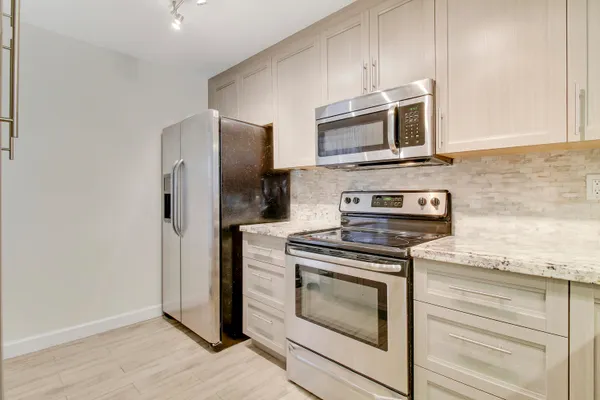 $2,600 | 9 Royal Palm Way, Unit 105, Boca Raton, FL 33432