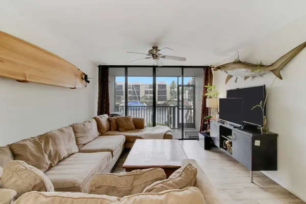 $2,600 | 9 Royal Palm Way, Unit 105, Boca Raton, FL 33432