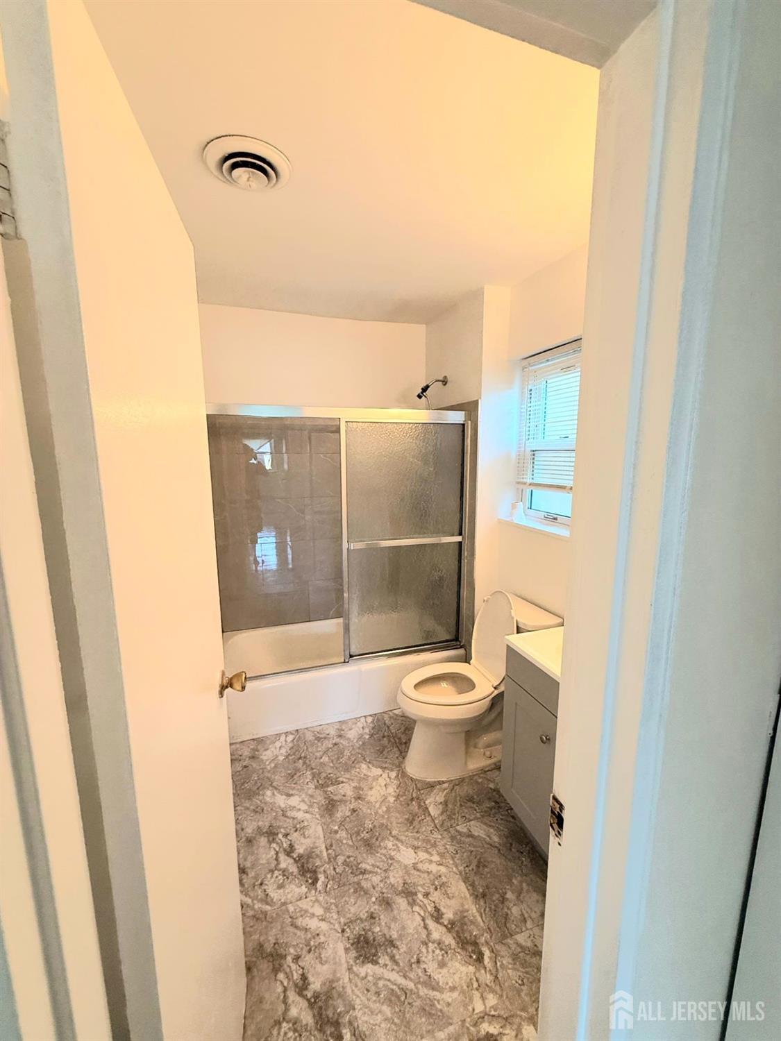 182 Evergreen Road, Unit 15A Edison, NJ 08837 - Photo 4 of 5 a bathroom with a toilet and a shower
