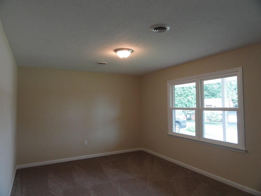 740 Atkinson Road Christiansburg, VA 24073 - Photo 4 of 16 740 Atkinson Dr Living Room