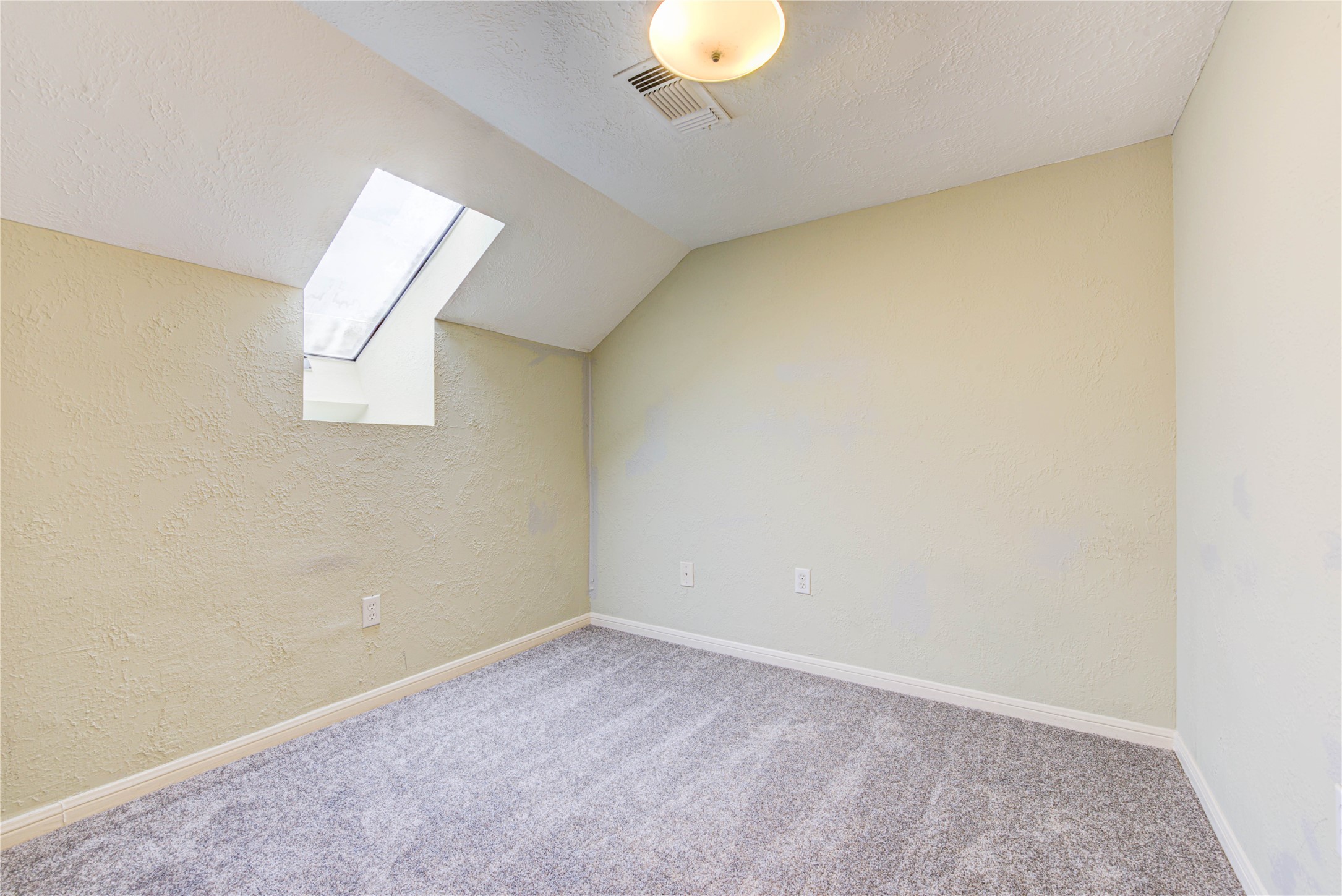 2122 Paso Rello Drive Houston, TX 77077 - Photo 17 of 20 an empty room with windows