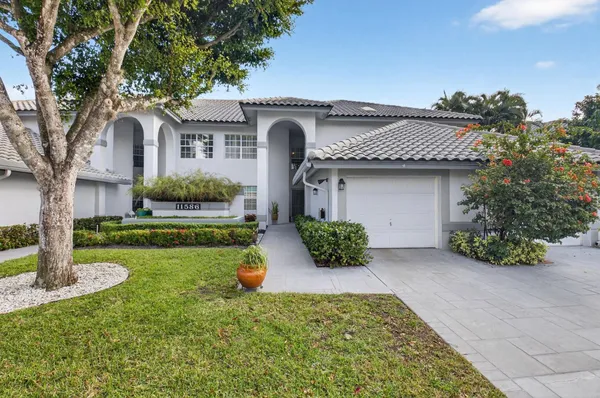$324,900 | 11586 Briarwood Circle, Unit 4, Boynton Beach, FL 33437