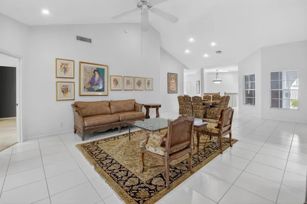 $324,900 | 11586 Briarwood Circle, Unit 4, Boynton Beach, FL 33437