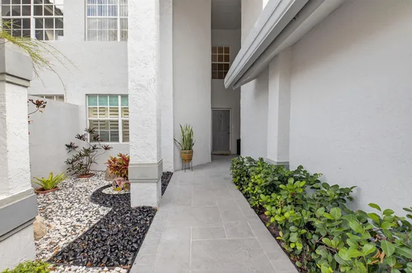 $324,900 | 11586 Briarwood Circle, Unit 4, Boynton Beach, FL 33437
